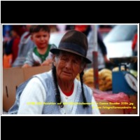 12756 250 Gesichter auf dem Einheimischenmarkt in Cuenca Ecuador 2006.jpg